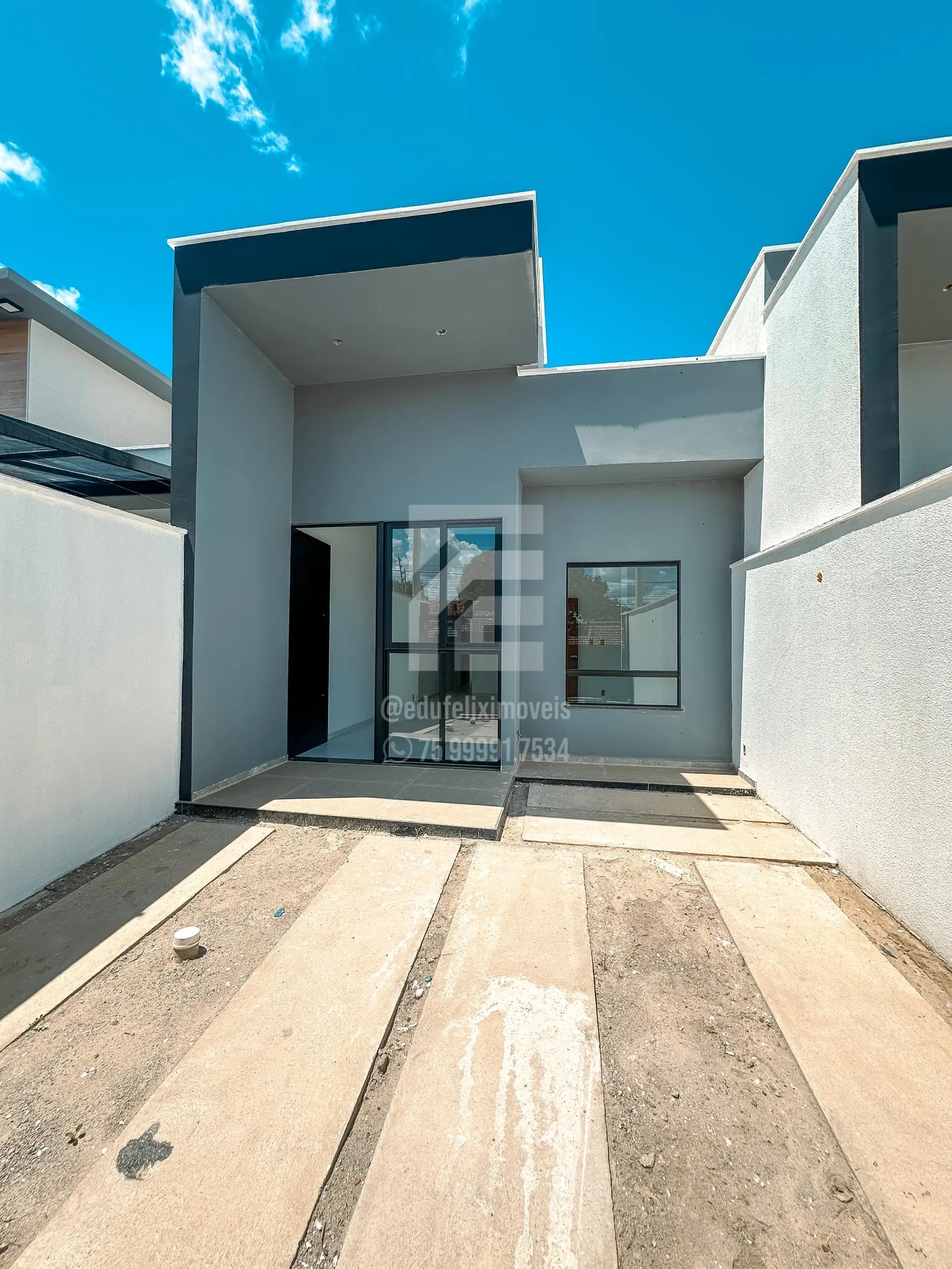 Casa Nova 3/4 sendo 1 suíte em rua pública - Mangabeira